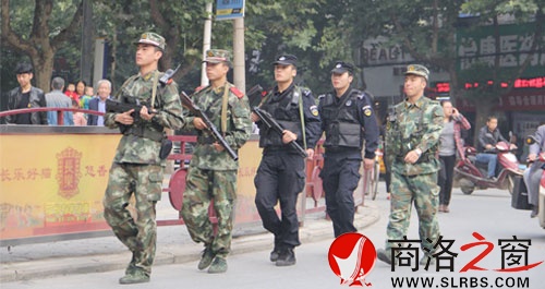 節(jié)日期間市、區(qū)公安機關(guān)和駐商武警開展武裝聯(lián)勤