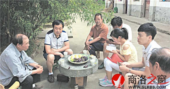 本報重大主題報道組在商州區(qū)牧護關采訪